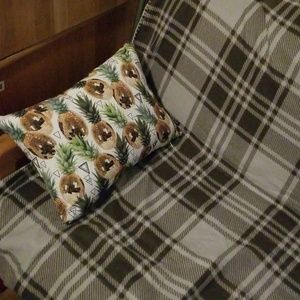 Pineapple decorative pillow